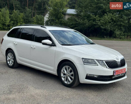 Белый Шкода Октавия, объемом двигателя 2 л и пробегом 230 тыс. км за 16550 $, фото 2 на Automoto.ua