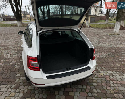 Белый Шкода Октавия, объемом двигателя 2 л и пробегом 197 тыс. км за 14200 $, фото 24 на Automoto.ua