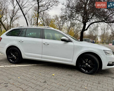 Белый Шкода Октавия, объемом двигателя 1.6 л и пробегом 196 тыс. км за 15499 $, фото 3 на Automoto.ua