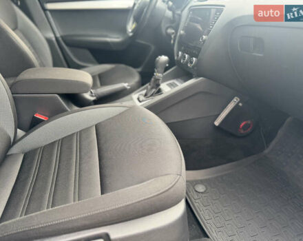 Белый Шкода Октавия, объемом двигателя 2 л и пробегом 230 тыс. км за 16550 $, фото 50 на Automoto.ua