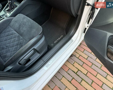 Білий Шкода Октавія, об'ємом двигуна 1.97 л та пробігом 181 тис. км за 20499 $, фото 21 на Automoto.ua