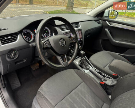 Белый Шкода Октавия, объемом двигателя 1.6 л и пробегом 196 тыс. км за 15499 $, фото 35 на Automoto.ua