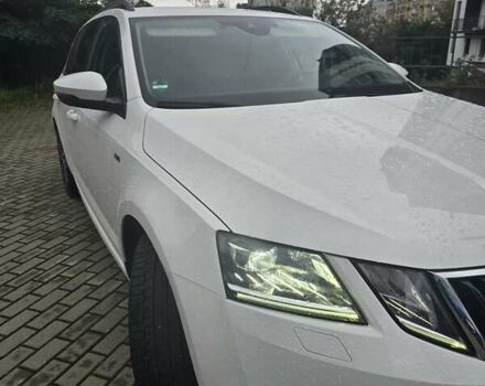 Білий Шкода Октавія, об'ємом двигуна 1.6 л та пробігом 185 тис. км за 16300 $, фото 2 на Automoto.ua