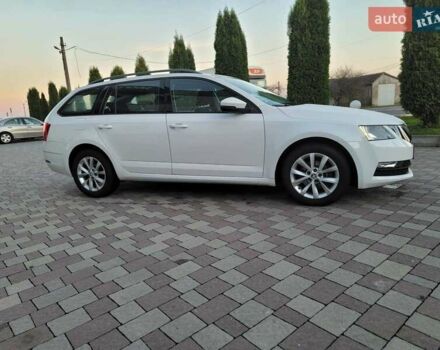 Білий Шкода Октавія, об'ємом двигуна 1.6 л та пробігом 218 тис. км за 13500 $, фото 11 на Automoto.ua