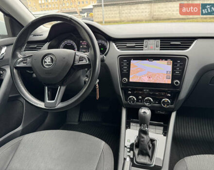 Белый Шкода Октавия, объемом двигателя 1.6 л и пробегом 196 тыс. км за 15499 $, фото 60 на Automoto.ua