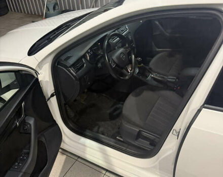 Белый Шкода Октавия, объемом двигателя 1.6 л и пробегом 210 тыс. км за 15500 $, фото 5 на Automoto.ua