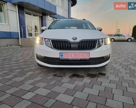 Білий Шкода Октавія, об'ємом двигуна 1.6 л та пробігом 218 тис. км за 13500 $, фото 3 на Automoto.ua