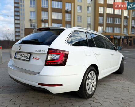 Белый Шкода Октавия, объемом двигателя 2 л и пробегом 319 тыс. км за 15500 $, фото 5 на Automoto.ua