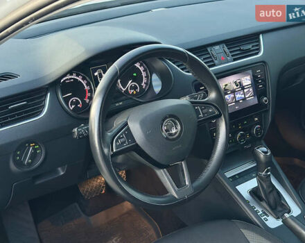 Белый Шкода Октавия, объемом двигателя 2 л и пробегом 257 тыс. км за 14000 $, фото 19 на Automoto.ua