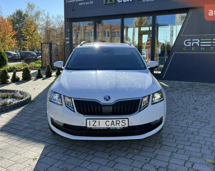 Белый Шкода Октавия, объемом двигателя 2 л и пробегом 201 тыс. км за 14300 $, фото 1 на Automoto.ua