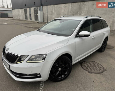 Белый Шкода Октавия, объемом двигателя 1.6 л и пробегом 196 тыс. км за 15499 $, фото 5 на Automoto.ua