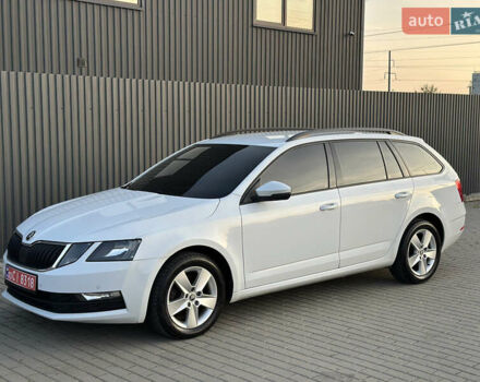 Белый Шкода Октавия, объемом двигателя 2 л и пробегом 257 тыс. км за 14000 $, фото 4 на Automoto.ua