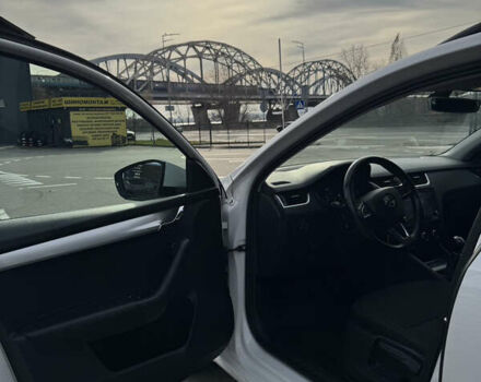 Білий Шкода Октавія, об'ємом двигуна 1.6 л та пробігом 249 тис. км за 14000 $, фото 11 на Automoto.ua