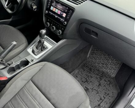 Білий Шкода Октавія, об'ємом двигуна 2 л та пробігом 280 тис. км за 12300 $, фото 20 на Automoto.ua