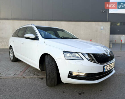 Белый Шкода Октавия, объемом двигателя 2 л и пробегом 319 тыс. км за 15500 $, фото 1 на Automoto.ua