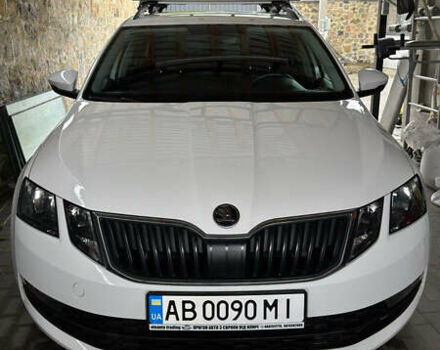 Белый Шкода Октавия, объемом двигателя 1.6 л и пробегом 262 тыс. км за 15500 $, фото 4 на Automoto.ua