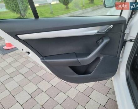 Білий Шкода Октавія, об'ємом двигуна 1.6 л та пробігом 218 тис. км за 13500 $, фото 29 на Automoto.ua