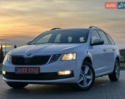 Білий Шкода Октавія, об'ємом двигуна 2 л та пробігом 217 тис. км за 14499 $, фото 4 на Automoto.ua