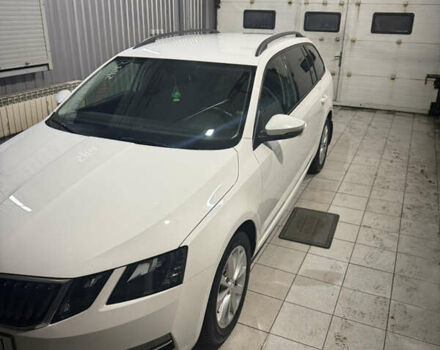 Белый Шкода Октавия, объемом двигателя 1.6 л и пробегом 210 тыс. км за 15500 $, фото 8 на Automoto.ua