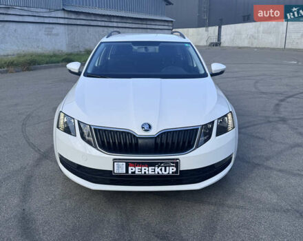 Белый Шкода Октавия, объемом двигателя 1.6 л и пробегом 196 тыс. км за 14300 $, фото 6 на Automoto.ua