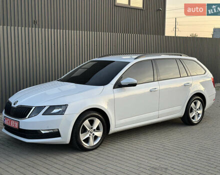 Белый Шкода Октавия, объемом двигателя 2 л и пробегом 257 тыс. км за 14000 $, фото 2 на Automoto.ua