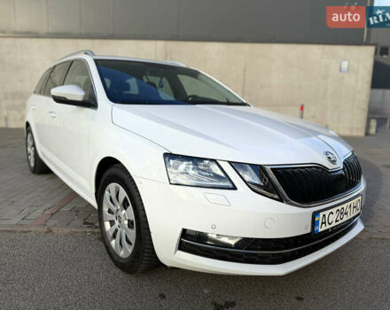 Белый Шкода Октавия, объемом двигателя 2 л и пробегом 319 тыс. км за 15500 $, фото 2 на Automoto.ua
