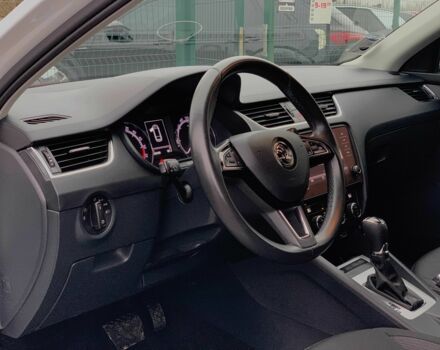 Білий Шкода Октавія, об'ємом двигуна 1.6 л та пробігом 202 тис. км за 16655 $, фото 9 на Automoto.ua