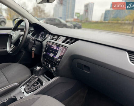 Белый Шкода Октавия, объемом двигателя 1.6 л и пробегом 196 тыс. км за 15499 $, фото 47 на Automoto.ua