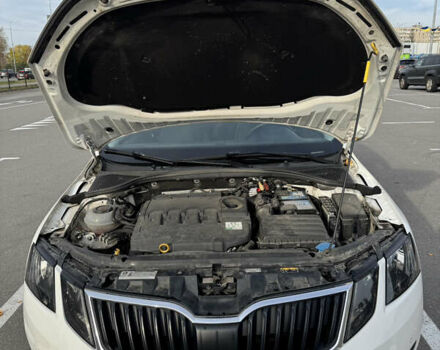 Білий Шкода Октавія, об'ємом двигуна 1.6 л та пробігом 249 тис. км за 14000 $, фото 8 на Automoto.ua