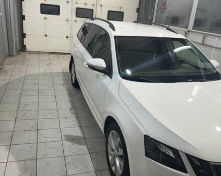 Белый Шкода Октавия, объемом двигателя 1.6 л и пробегом 210 тыс. км за 15500 $, фото 9 на Automoto.ua