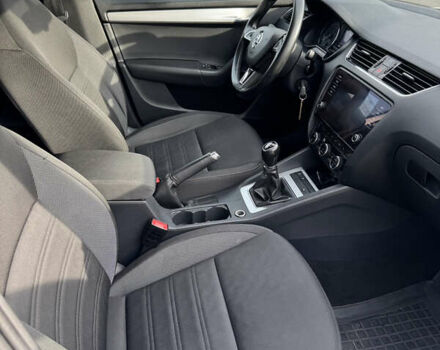 Білий Шкода Октавія, об'ємом двигуна 1.6 л та пробігом 249 тис. км за 14000 $, фото 21 на Automoto.ua