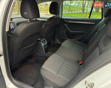 Белый Шкода Октавия, объемом двигателя 1.6 л и пробегом 196 тыс. км за 15499 $, фото 40 на Automoto.ua