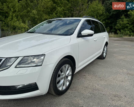 Белый Шкода Октавия, объемом двигателя 2 л и пробегом 230 тыс. км за 16550 $, фото 17 на Automoto.ua
