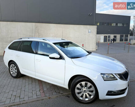 Белый Шкода Октавия, объемом двигателя 2 л и пробегом 319 тыс. км за 15500 $, фото 12 на Automoto.ua