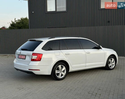 Белый Шкода Октавия, объемом двигателя 2 л и пробегом 257 тыс. км за 14000 $, фото 5 на Automoto.ua