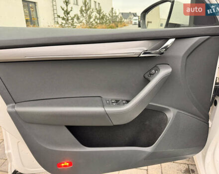 Білий Шкода Октавія, об'ємом двигуна 2 л та пробігом 209 тис. км за 16500 $, фото 11 на Automoto.ua