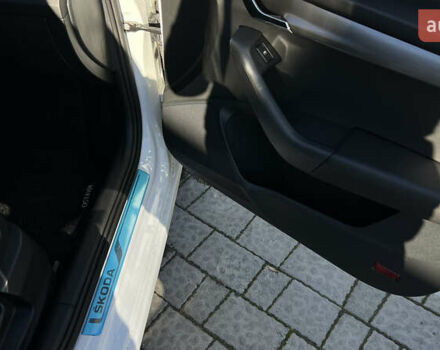 Белый Шкода Октавия, объемом двигателя 2 л и пробегом 201 тыс. км за 14300 $, фото 44 на Automoto.ua