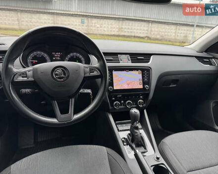 Белый Шкода Октавия, объемом двигателя 1.6 л и пробегом 196 тыс. км за 15499 $, фото 63 на Automoto.ua