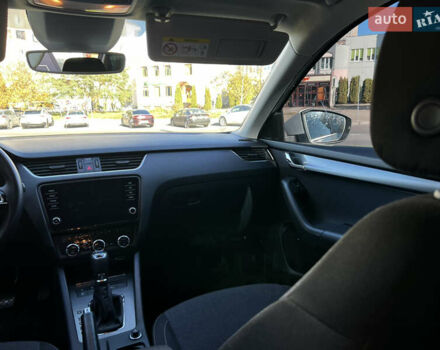 Белый Шкода Октавия, объемом двигателя 2 л и пробегом 201 тыс. км за 14300 $, фото 33 на Automoto.ua