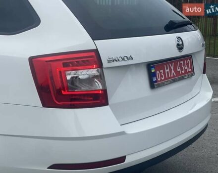 Білий Шкода Октавія, об'ємом двигуна 2 л та пробігом 218 тис. км за 13999 $, фото 30 на Automoto.ua