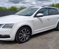 Белый Шкода Октавия, объемом двигателя 1.6 л и пробегом 227 тыс. км за 14990 $, фото 1 на Automoto.ua