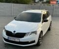 Белый Шкода Октавия, объемом двигателя 2 л и пробегом 330 тыс. км за 15800 $, фото 4 на Automoto.ua