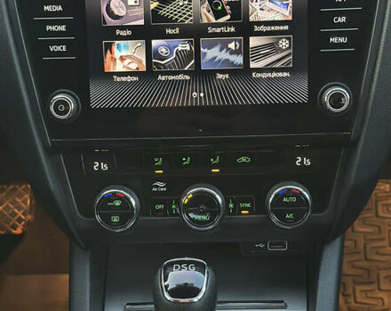 Белый Шкода Октавия, объемом двигателя 2 л и пробегом 257 тыс. км за 14000 $, фото 17 на Automoto.ua