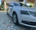 Білий Шкода Октавія, об'ємом двигуна 2 л та пробігом 242 тис. км за 15402 $, фото 1 на Automoto.ua