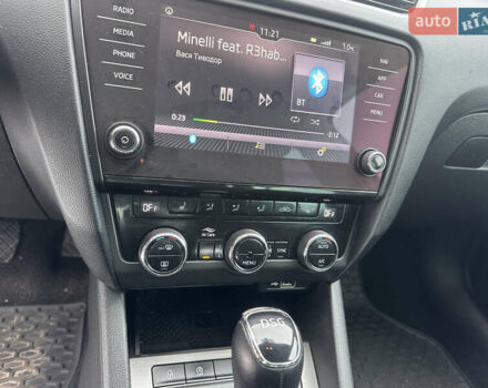 Білий Шкода Октавія, об'ємом двигуна 2.01 л та пробігом 235 тис. км за 14000 $, фото 11 на Automoto.ua