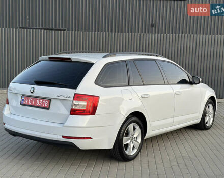 Белый Шкода Октавия, объемом двигателя 2 л и пробегом 257 тыс. км за 14000 $, фото 6 на Automoto.ua