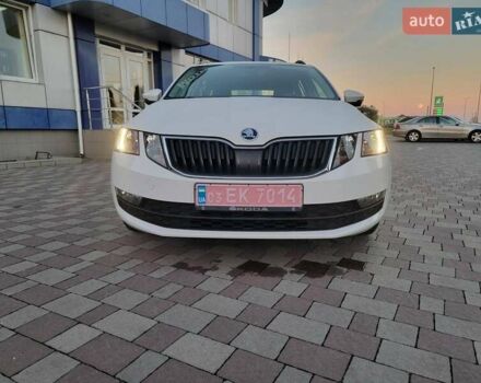 Білий Шкода Октавія, об'ємом двигуна 1.6 л та пробігом 218 тис. км за 13500 $, фото 4 на Automoto.ua