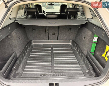 Білий Шкода Октавія, об'ємом двигуна 2 л та пробігом 209 тис. км за 16500 $, фото 6 на Automoto.ua