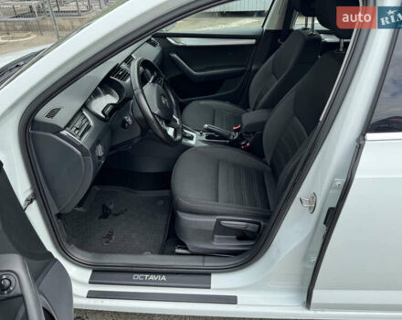 Шкода Октавія 2019 у Ирпене на Automoto.ua Білий Шкода Октавія, об'ємом двигуна 2 л та пробігом 280 тис. км за 14800 $, фото 11 на Automoto.ua