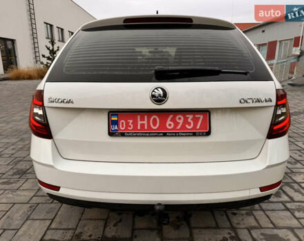 Білий Шкода Октавія, об'ємом двигуна 2 л та пробігом 209 тис. км за 16500 $, фото 4 на Automoto.ua